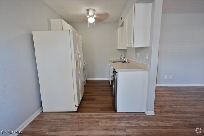 Building Photo - 4617 Bayshore Dr Unit H2 Rental