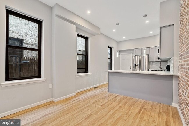 Photo - 1718 Edgley St