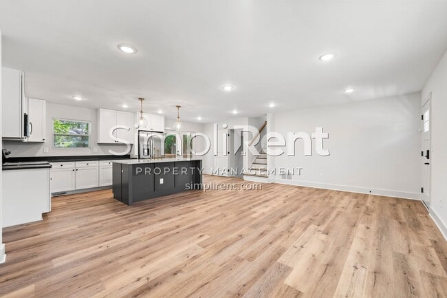 Photo - Newly Renovated 4/2.5 Home For Rent / First Month Free!