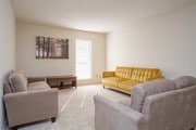 1 BR, 1 BA - 750 SF