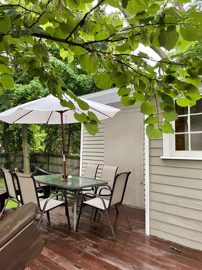 Photo - 431 LYON St NE