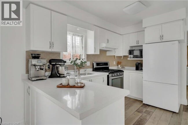 Photo - 347 Keewatin Ave