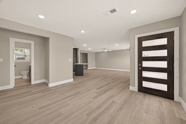 Photo - 3527 La Retama Dr