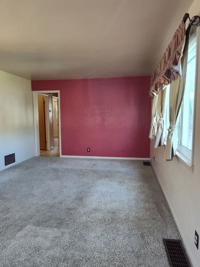 Beautiful and Spacious Ranch home with fin... House Rental in