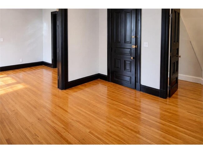 Photo - 283 Front Ave