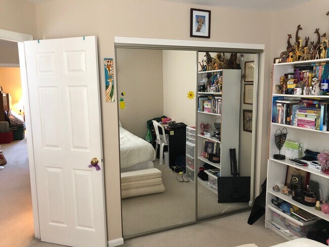 2nd bedroom - 103 Capella Ct