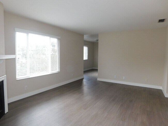 Photo - REA10831-33 Unit 10833