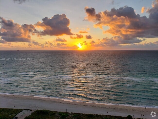 Building Photo - 2555 Collins Ave Unit 2207 Rental