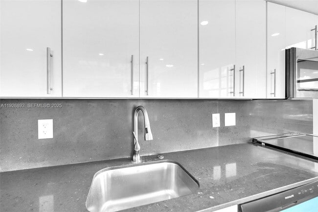 Photo - 1000 St Charles Pl Unit 512