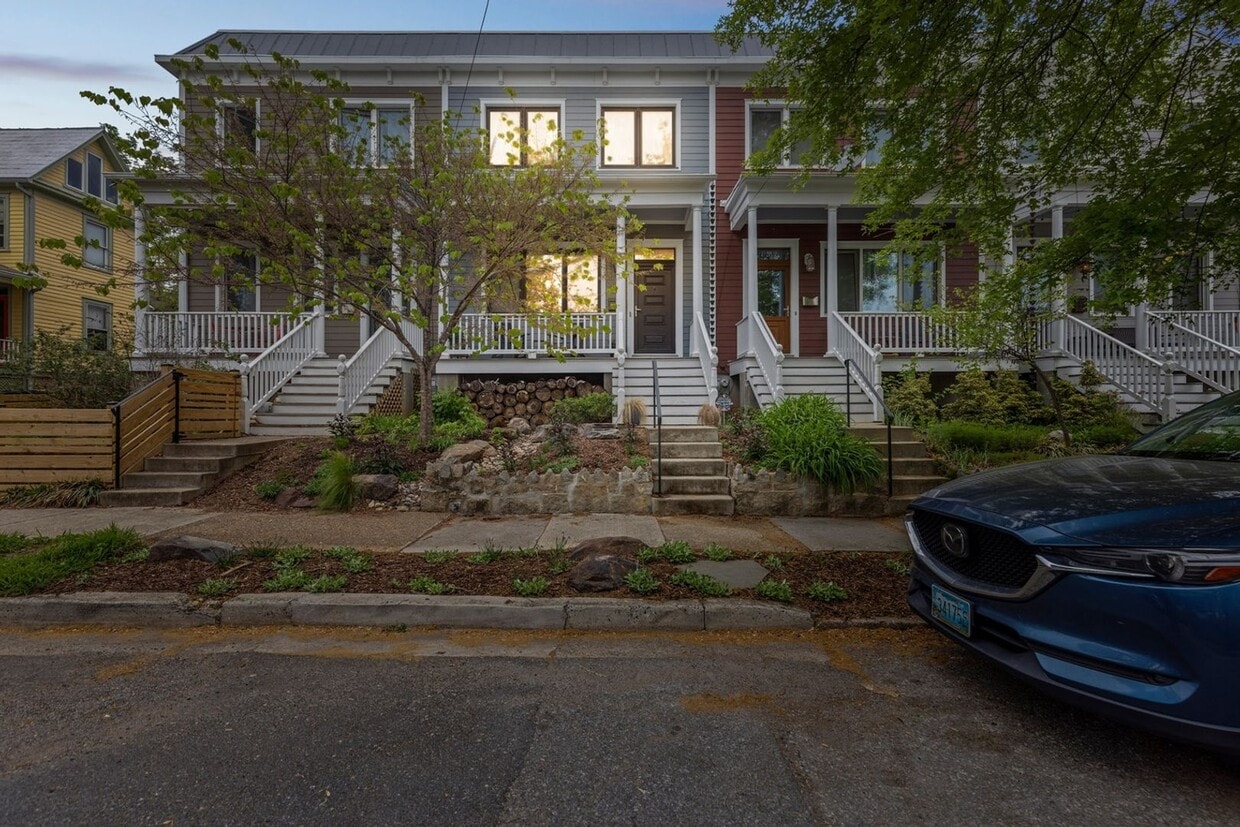 Charming 4BR Townhome in Mount Rainier - Charming 4BR Townhome in Mount Rainier