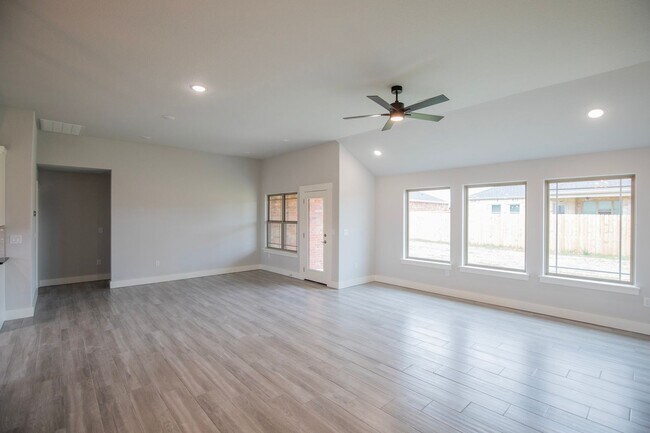 Photo - ***1029 Autumn Royal Avenue***