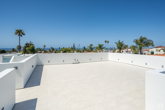 105A 3BR, 3BA - 1,950SF - Rooftop with Ocean View