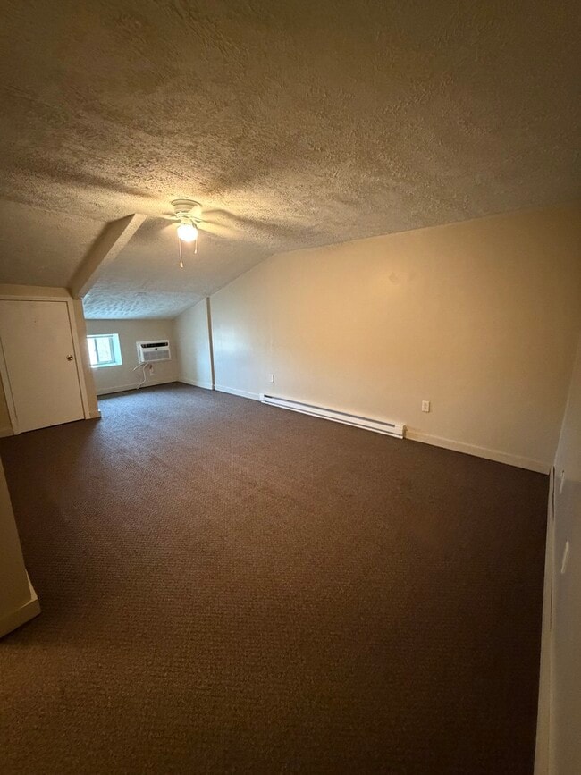 Photo - 690 W Judson St Unit 3