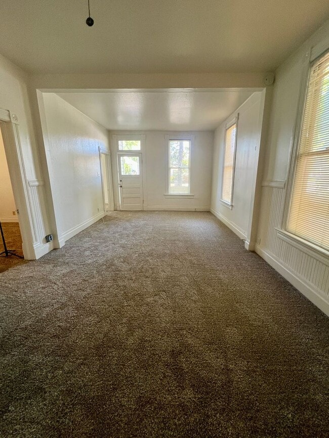 Photo - 1044 Lincoln St
