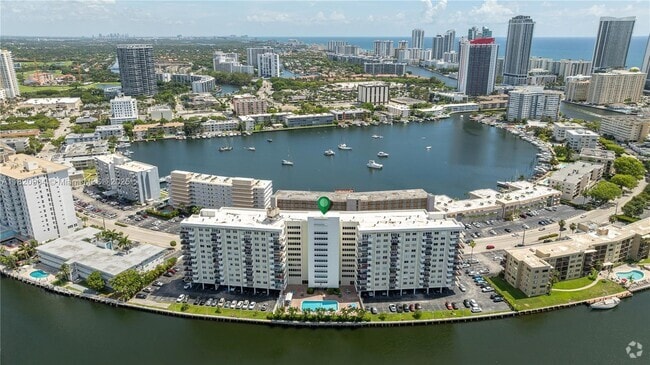 Building Photo - 401 Golden Isles Dr Unit 1006 Rental