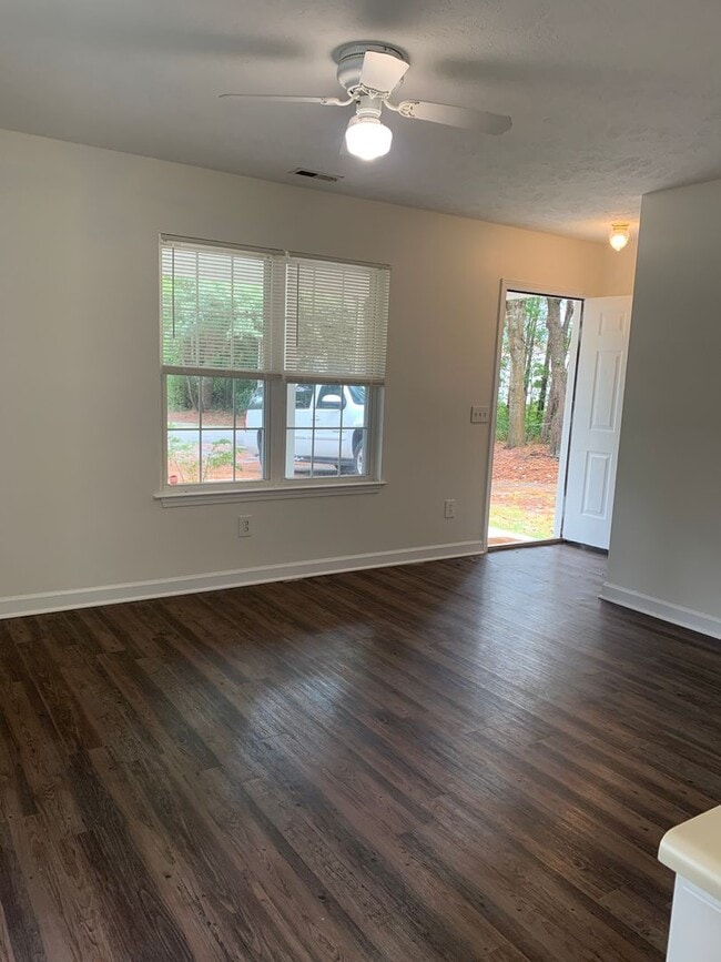 Photo - 3 Bedroom 2 Bath House on Hillsdale Drive