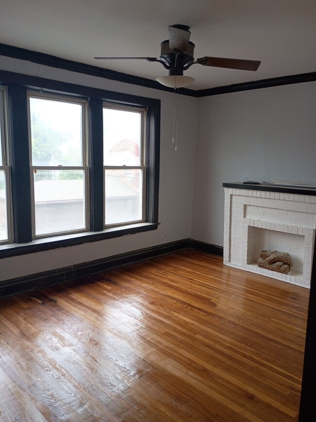Photo - 611 E 76th St Unidad 2E