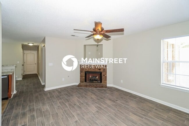 Photo - 4 Bedroom Pet-Friendly Home in Cordova, TN with Main Street Renewal