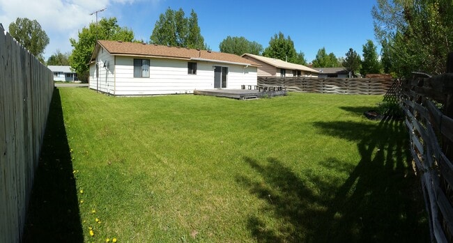 Photo - Cozy 3 Bedroom 1 Bath Home with Large Yard & 1 Car Attached Garage