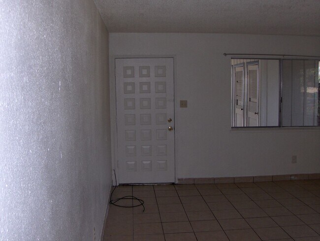 702 E Yorkshire Dr Unit 1