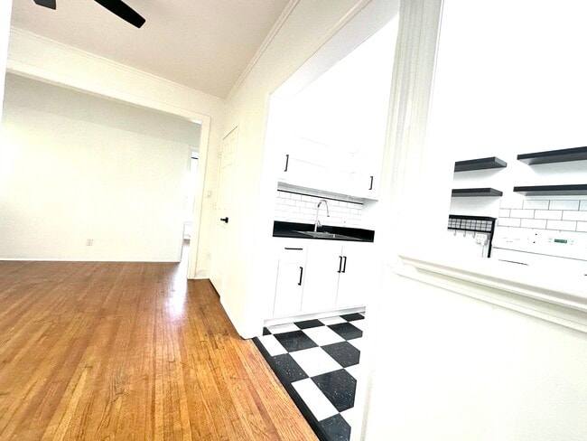 Photo - 1108 S Detroit Ave Michael Unidad 3rd floor 1C