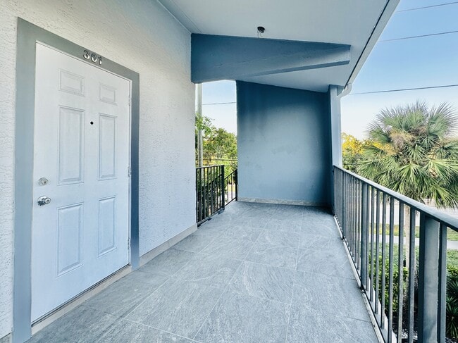 Photo - 826 Wiggins Pass Rd