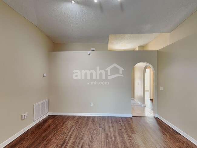 Photo - 2912 Stonegate Ln