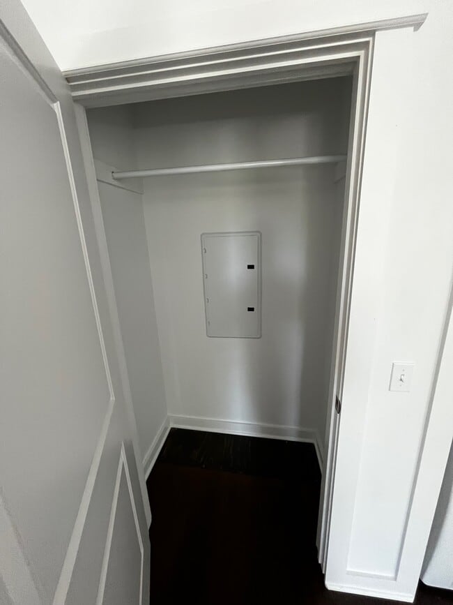 Photo - Busy Corner Unidad 202