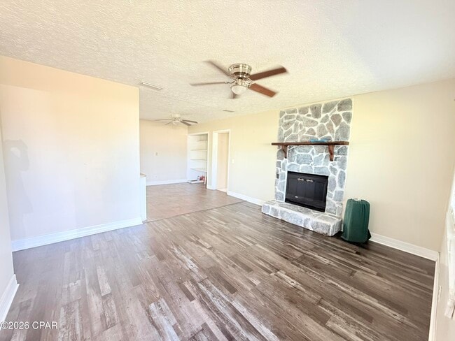 Building Photo - 808 Forestdale Ave