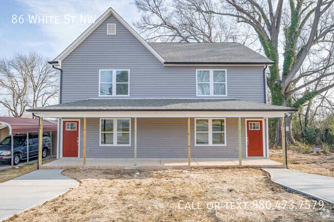 Building Photo - Like New Townhome