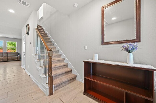 Photo - 294 Thornless Cir