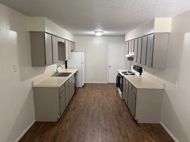 Photo - 842 N Wright St Unit 842 N Wright St