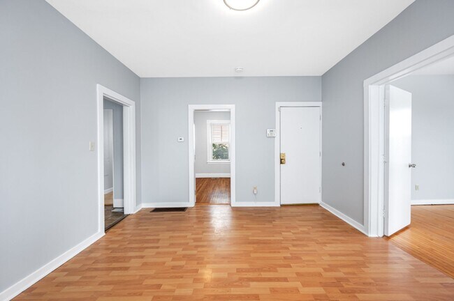 Building Photo - Close Proximity to Clark University! Unit #1 Rental
