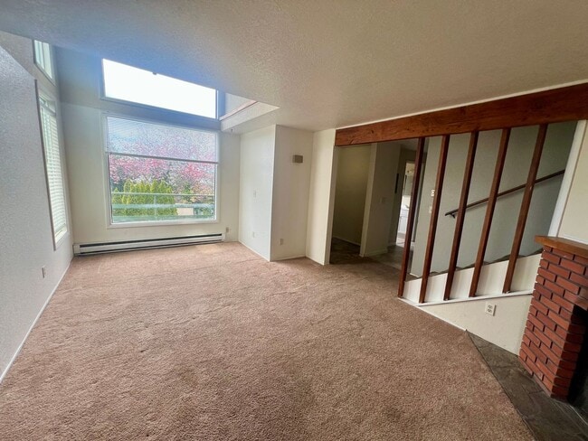 Building Photo - 2090-2102 Unit 2102