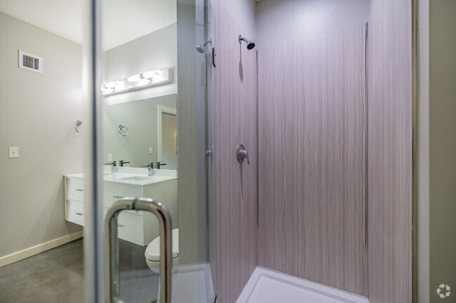 2BR, 2BA - 1457SF - First Bathroom