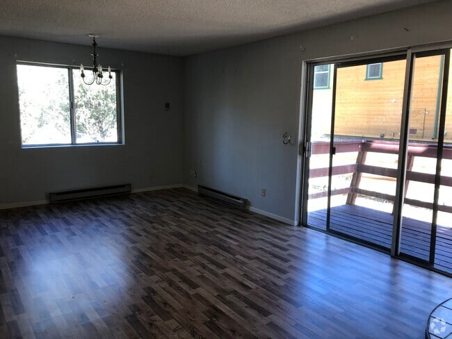 Building Photo - 2420 Freeman Dr Rental