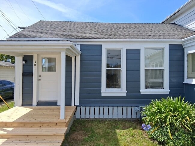 Building Photo - 301 S G St Unit 301