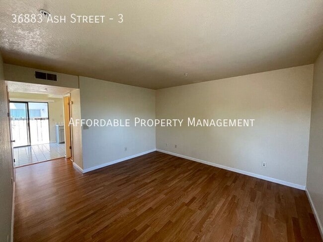 Photo - 36883 Ash St