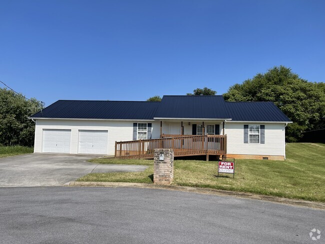 Building Photo - 605 Privet Dr Rental