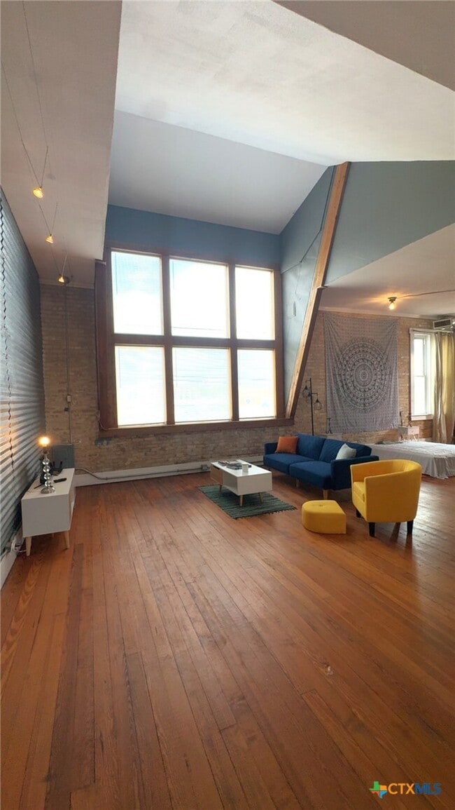 Photo - 103 W Walnut St Unidad A