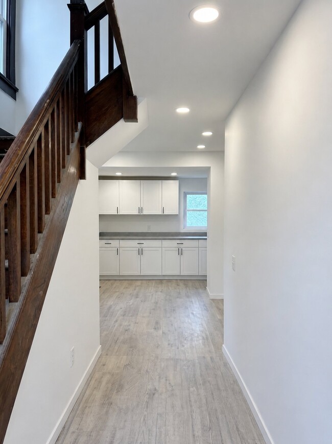 Building Photo - 629 N 9th Ave