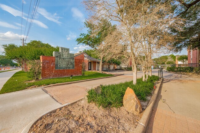 Building Photo - 2211 S Kirkwood Rd Unit True