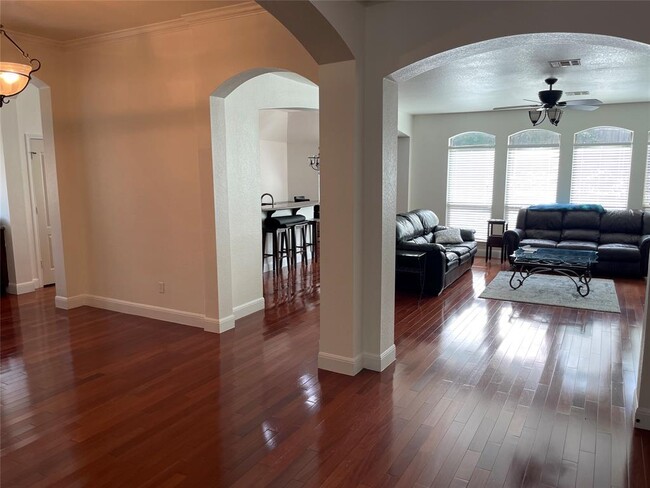 Photo - 7609 Covered Bridge Dr