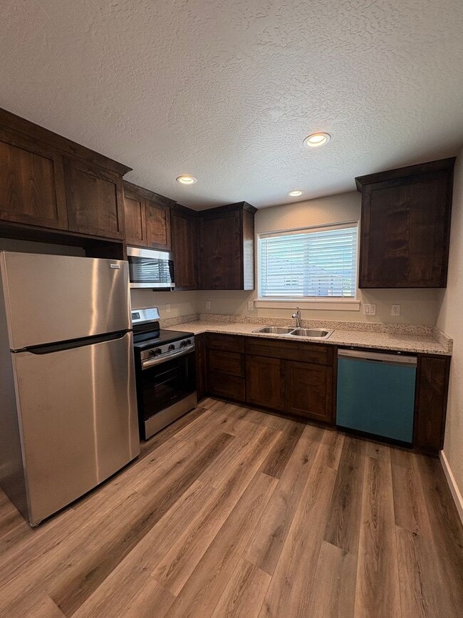 Photo - 1 Bedroom, 1 Bath in Central Point