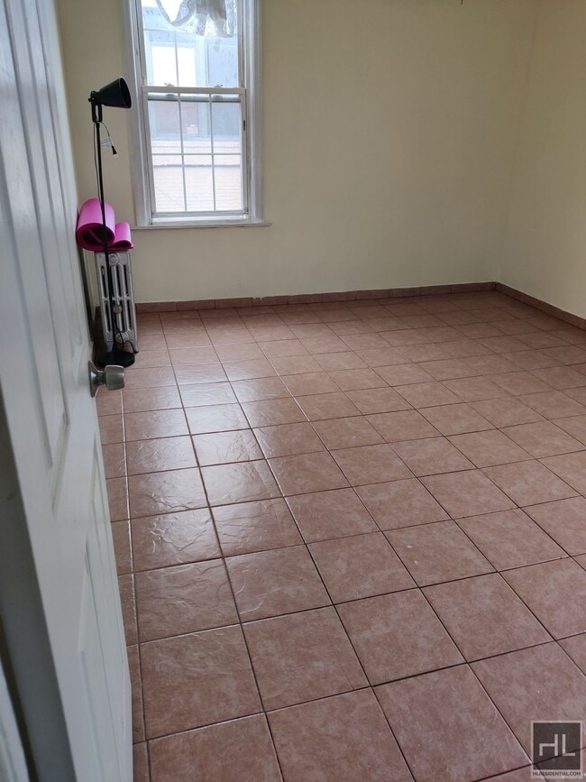 Photo - 103 AVENUE