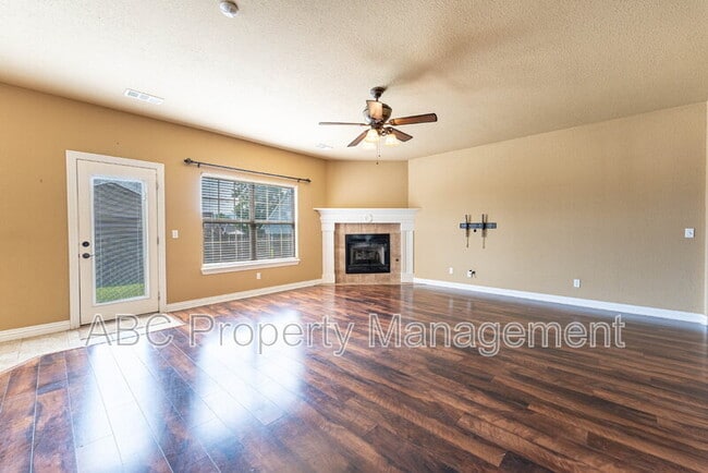 Photo - 126 S Angus Ln