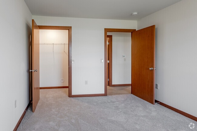 2BR, 1BA - 957SF