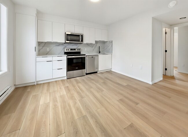 Photo - 9307-9123 123 Ave NW