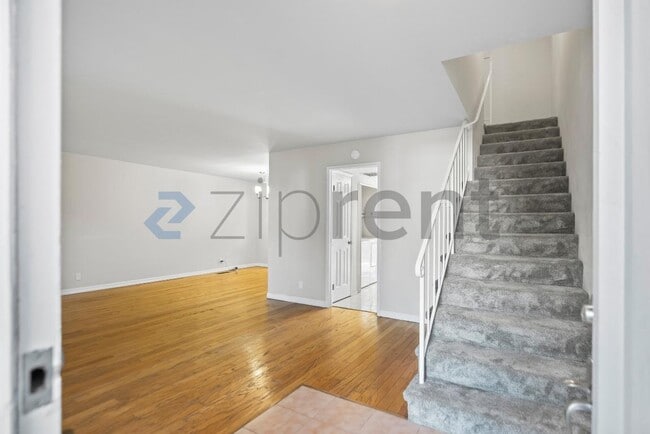 Photo - 1123 Glengarry Dr