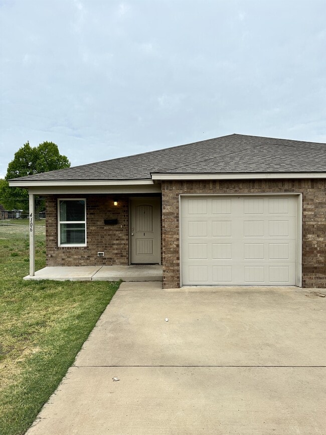 Building Photo - 4106 Maple Dr Rental